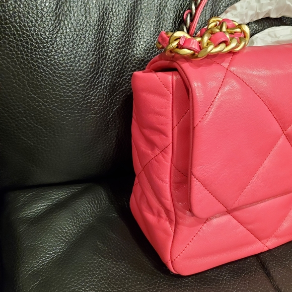 Chanel -- 19 Large Flap Bag - Picture 4 of 16